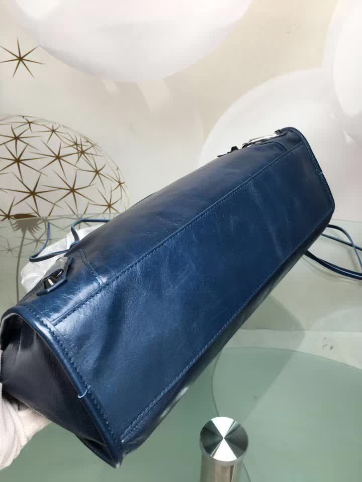 BALENCIAG巴黎世家 經典款 義大利進口原版油蠟頭層牛皮 古銅釘黑色 時尚百搭 手提肩背斜挎包  BL1305